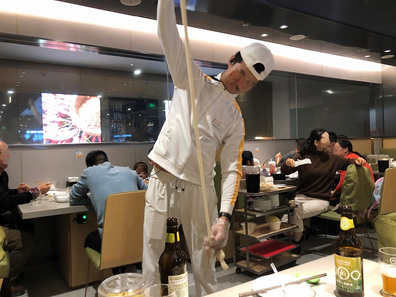 上海 海底撈 麺打ち
