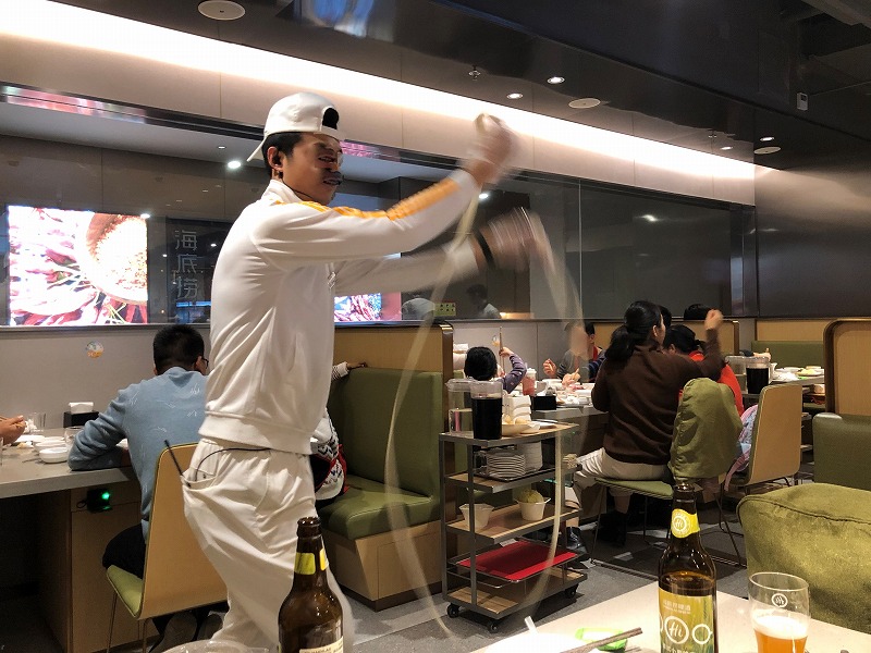 上海 海底撈 麺打ち