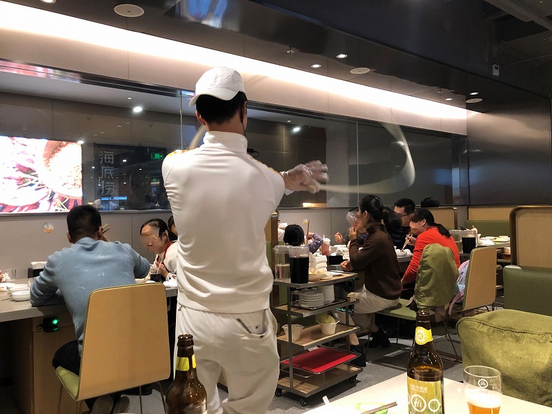 上海 海底撈 麺打ち