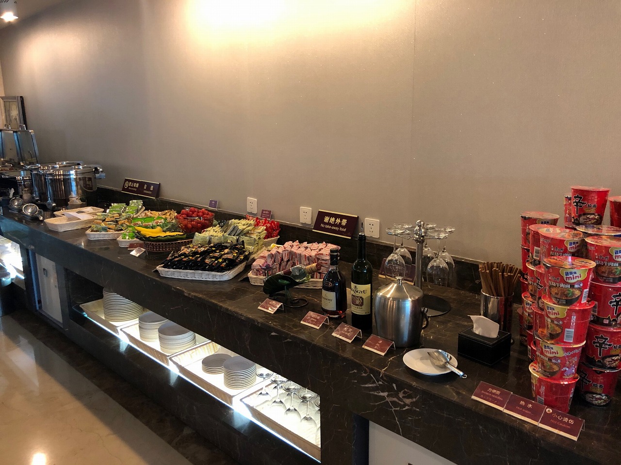 大連空港国際線ターミナル　VIPラウンジ内の飲食