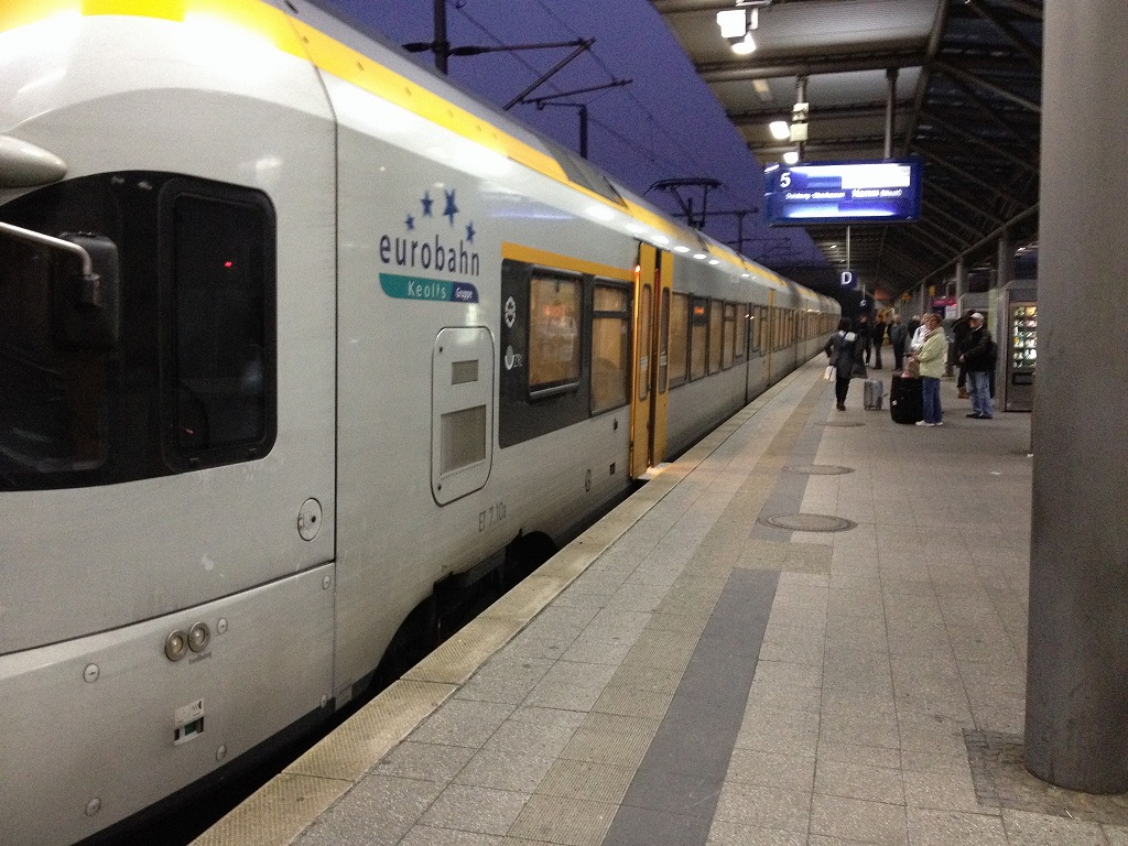 デュッセルドルフの電車 中央駅にて