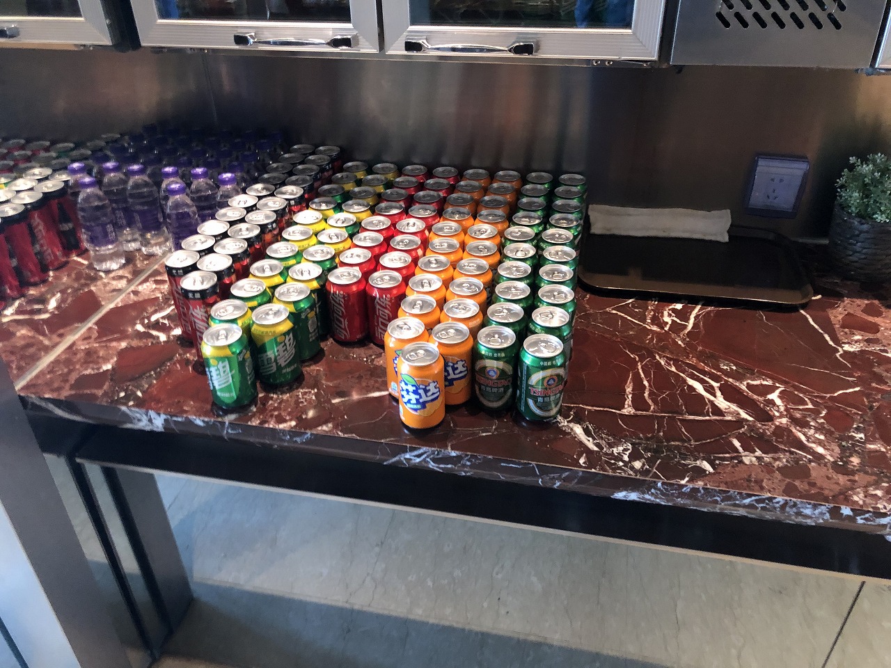 上海浦東空港ターミナル1国内線でプライオリティ・パスが使えるラウンジ 飲み物