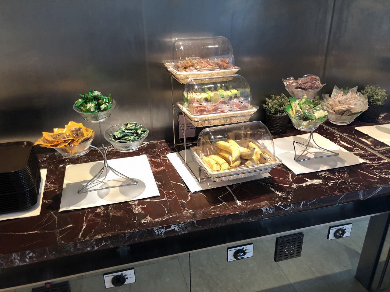 上海浦東空港ターミナル1国内線でプライオリティ・パスが使えるラウンジ 食事