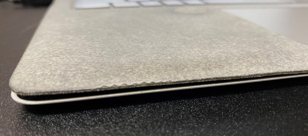 Surface Laptop 天板が閉まらない状態